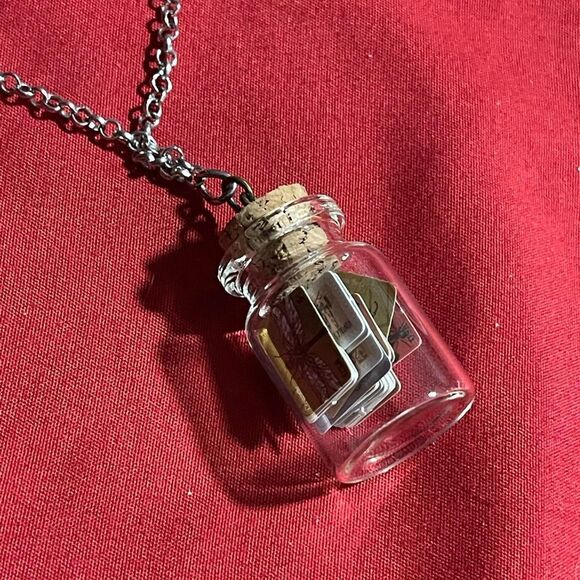 Cards in a jar necklace - Picture 2 of 3